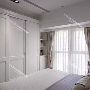 你選到頂?shù)亩ㄖ埔鹿襁€是不到頂?shù)亩ㄖ埔鹿?>

                        <h4><font>你選到頂?shù)亩ㄖ埔鹿襁€是不到頂?shù)亩ㄖ埔鹿?/font><span>2016-08-06</span></h4>

                        <p>定制衣柜的時候，你有注意到么？有的人定制衣柜是到頂?shù)囊鹿?，但是有的定制的衣柜的頂就離房頂還有一部分距離。很多人在定制衣柜的時候都會有一個糾結(jié)，衣柜是到頂好還是不到頂好呢？小編為大家總結(jié)了一些定制衣柜到頂與不到頂?shù)膬?yōu)缺點，以便大家更好的選擇。</p>

                        <a href=