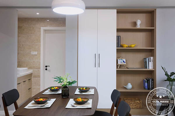 68m²“迷你房”巧妙加入衣帽間設(shè)計(jì)，到底能有多驚艷？