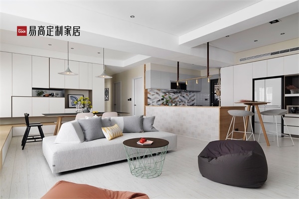全屋定制和成品家具哪個好？